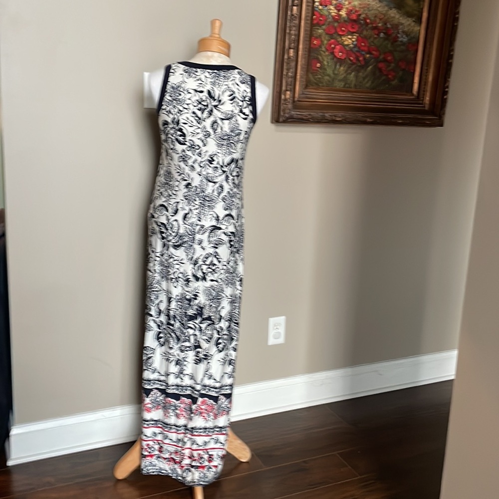 New with tags maxi dress. Size Medium - Picture 4 of 6